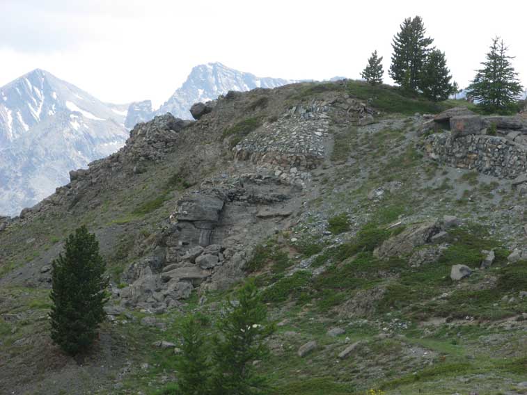 Ci avviamo verso i resti del malloppo di ingresso