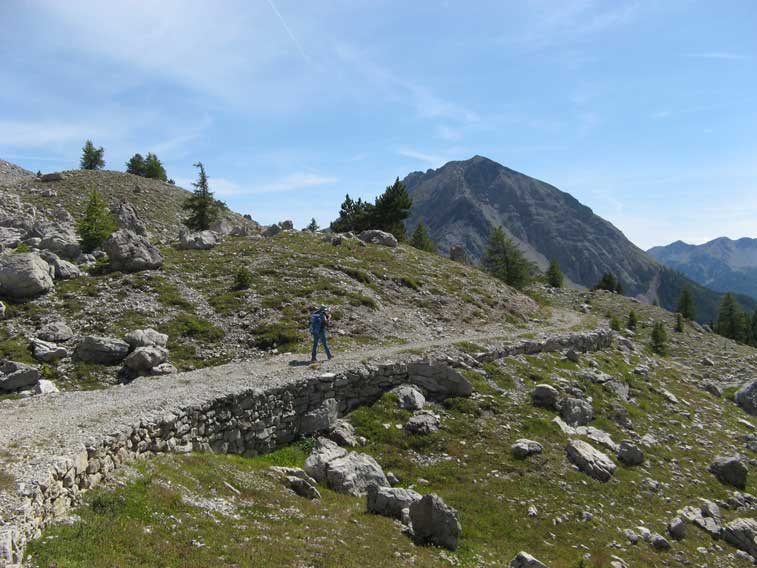 La strada nei pressi del Col des Acles