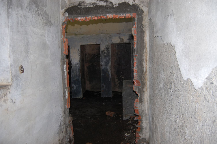 Verso il locale latrine e lavandini