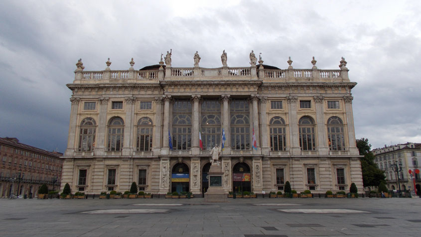 Torino 11 agosto 2017-Palazzo Madama con la facciata verso Via Garibaldi