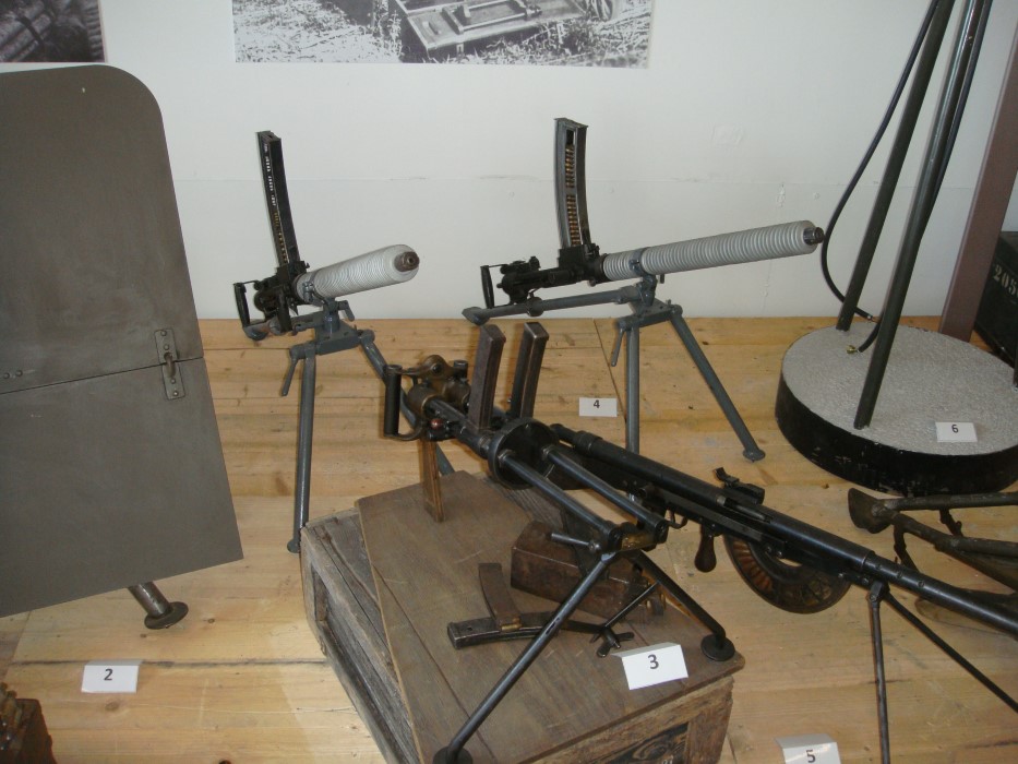 06 mitragliatrici 2 4404.JPG