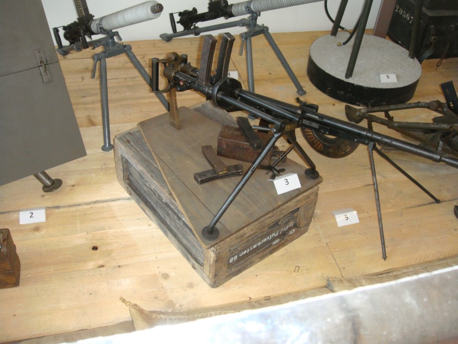05 mitragliatrici 1 4403.JPG