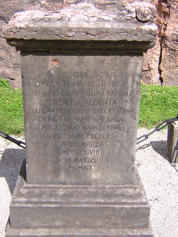 stele commemorativa - fossa dei martiri-castello del buonconsiglio- Trento-