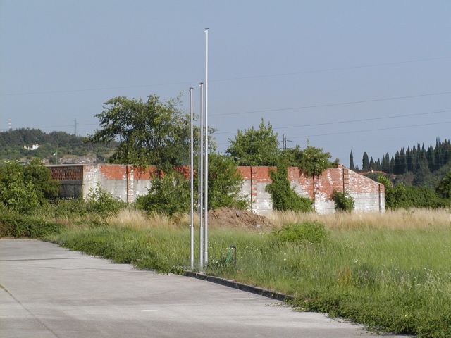 Un pò malandato, chissa com'è l'interno?
