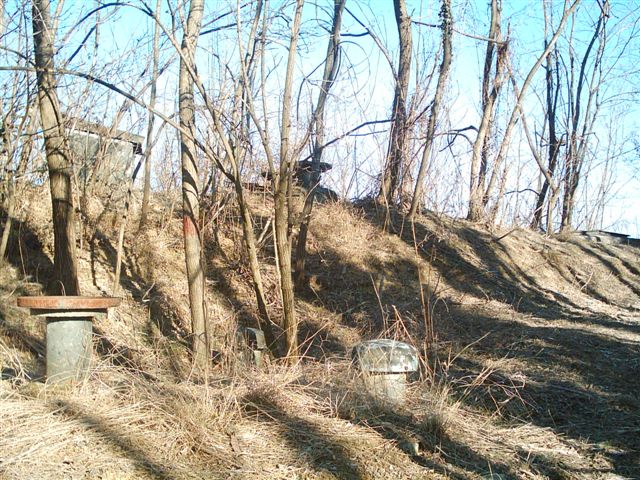Presa con orientamento ovest-est, Gorizia è oltre la postazione.