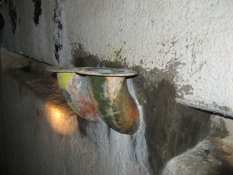 Anche se sitratta solo di due tubi dell'aria colorati la soddisfazione di illuminarli con la torcia per distinguerne il colore è tanta