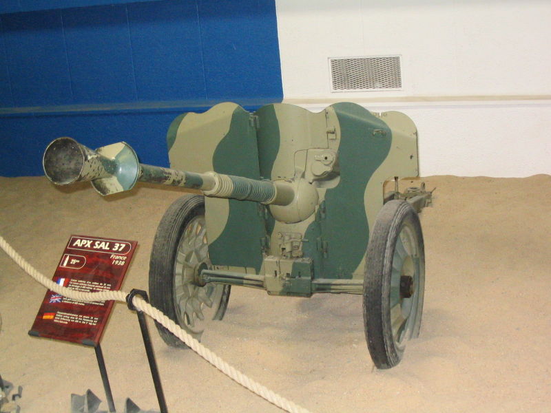 800px-25_mm_SA_mle_1937_Saumur[1].jpg