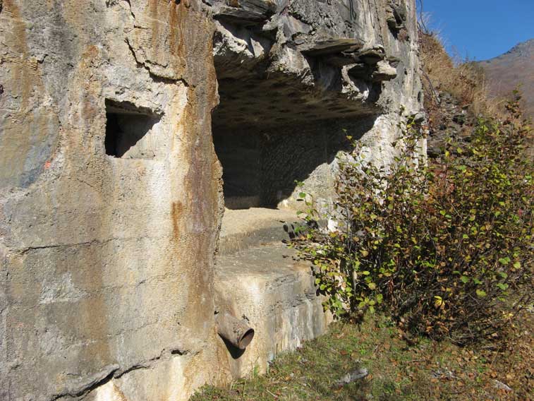 La caditoia che termina all'esterno fra le due cannoniere del malloppo orientale