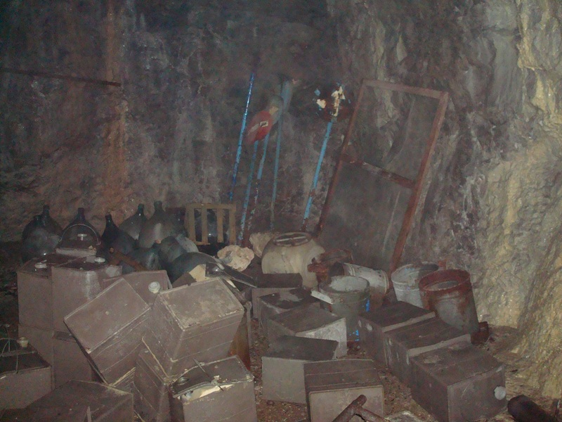 La grotta era in sostanza la cantina dell'opera.