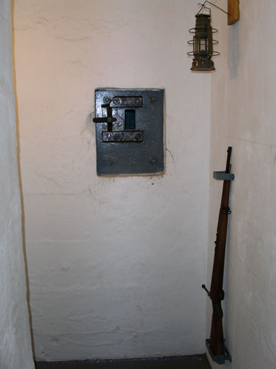 Guardia all'ingresso.jpg
