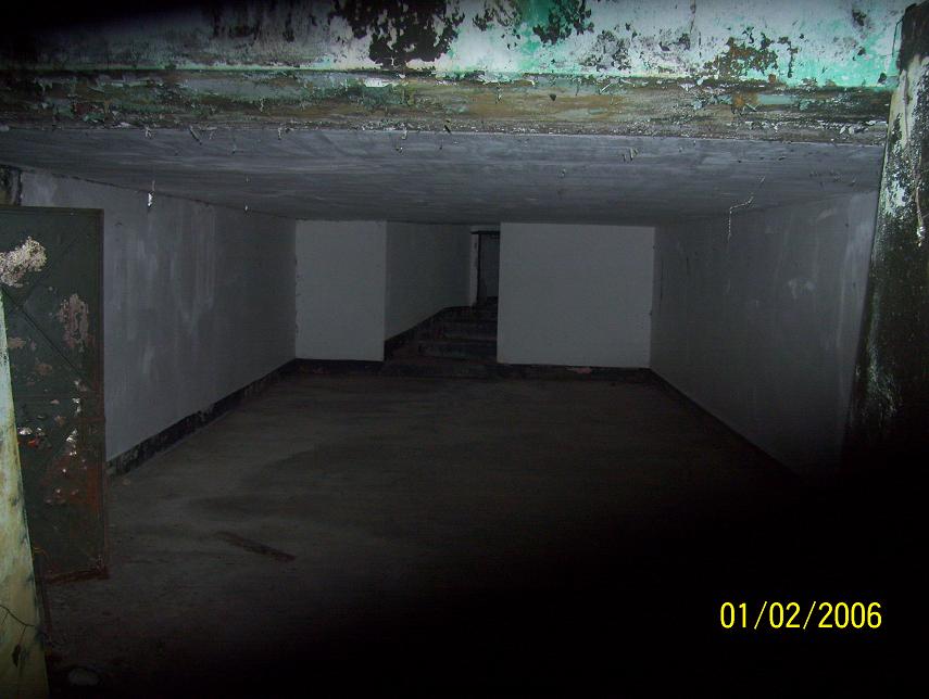 poi cè questo salone enorme forse adibito a riservetta munizioni di pronto impiego?