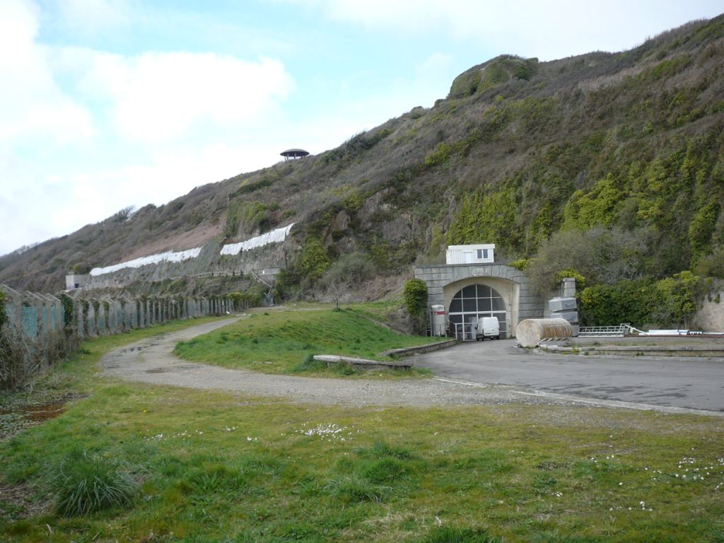 Il tunnel che si imbuca nella montagna