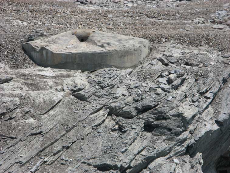 Vista frontale della casamatta metallica del Centro di Fuoco VII