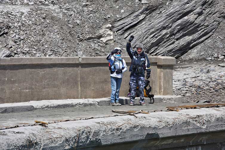 Agli amici del VECIO un carissimo saluto da Gianfranco e Graziella dal fondo lago al Moncenisio