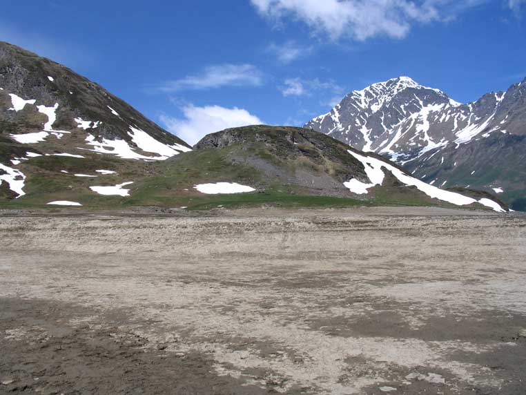 Fondo lago e il rilievo che ospita il Centro 14