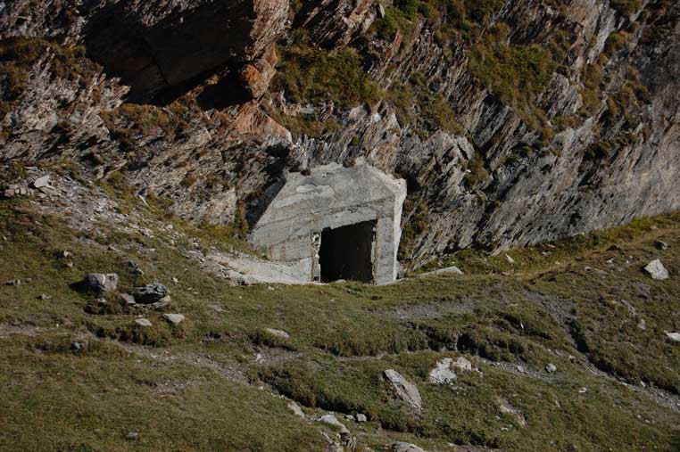 L'ingresso visto da SW