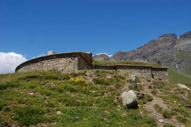 Il Forte Roncia,fra poco imboccheremo la vecchia strada militare