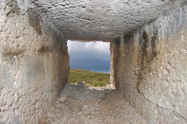 L'interno del condotto della fotofonica orientato verso l'altura del Forte Varisello,comunque in posizione disassata rispetto al condotto dell'osservatorio Varisello