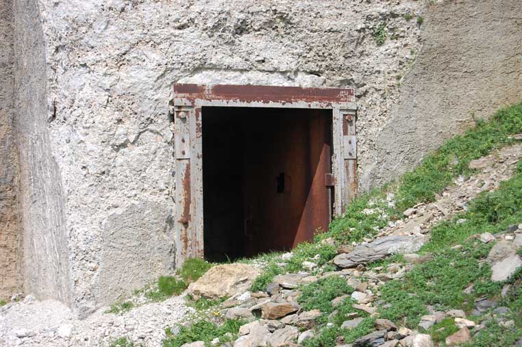 L'ingresso 2 è l'unico agibile.Anche qui tracce di una frana anche se non al livello della porta 3