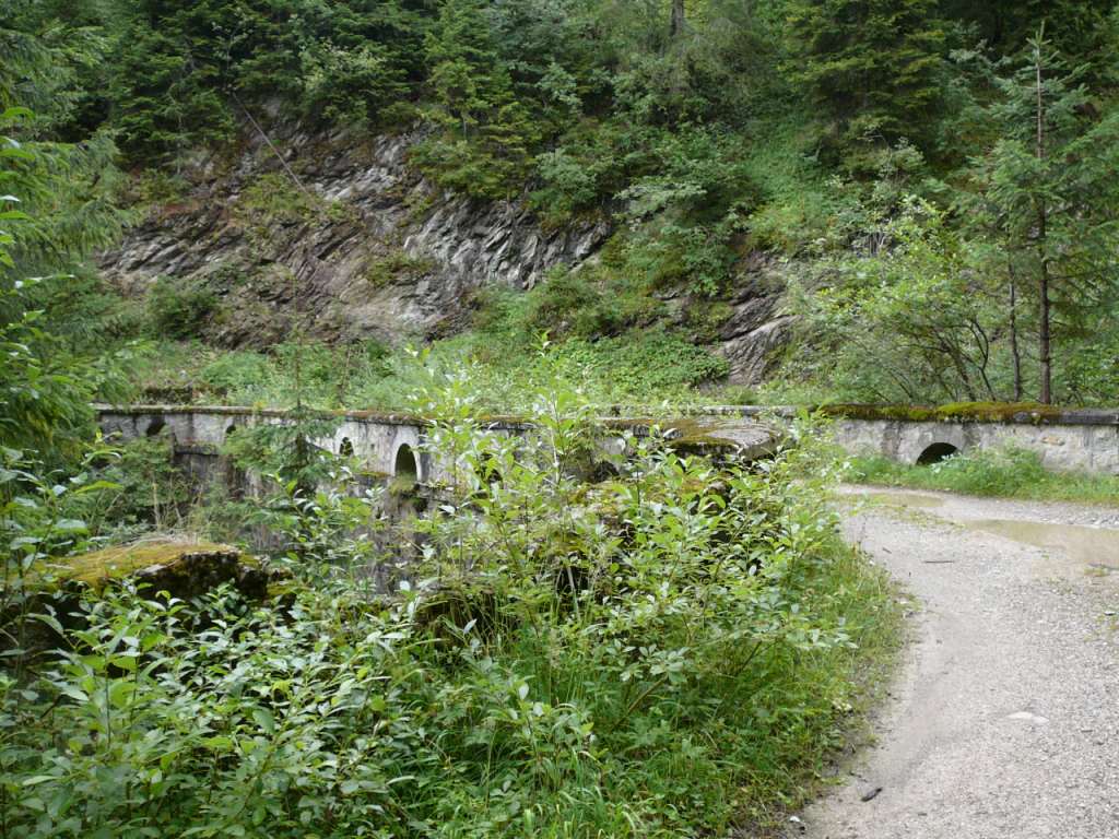 Il ponte di pietra presso l'opera 10