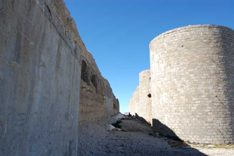 Lo spalto e le torri