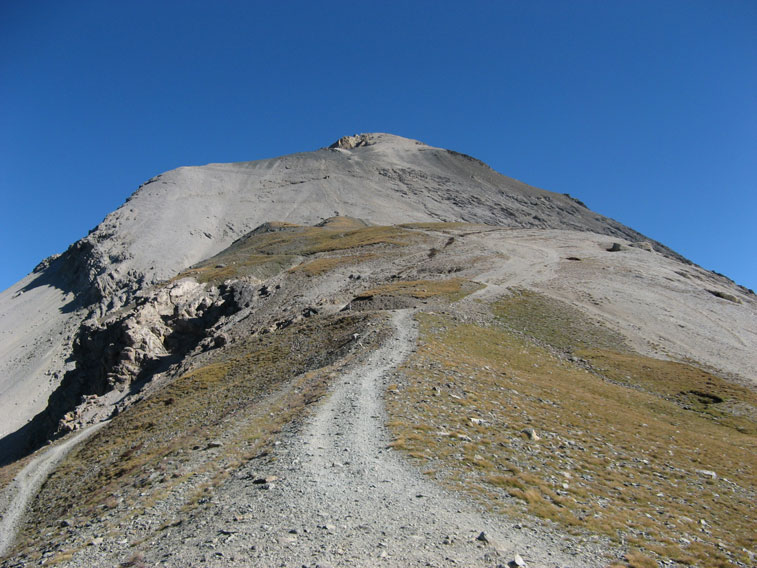 La cima dello Chaberton(m.3130 slm) vista dal Colle omonimo(m.2674 slm)