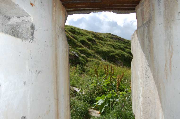L'ingresso secondario visto dall'interno
