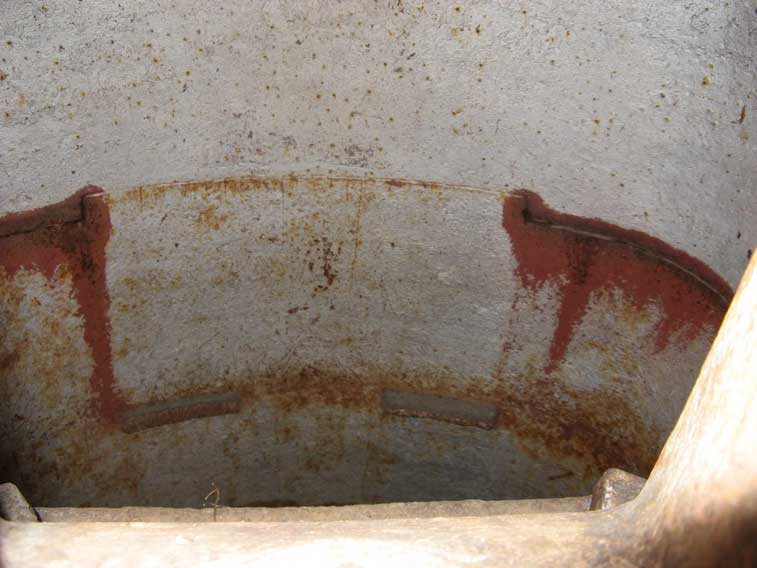 L'interno della casamatta visto dalla feritoia