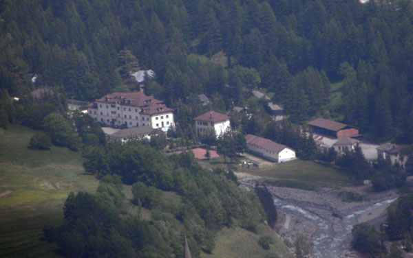 08-Bousson-caserma-Monginevro vista da Pian delle Marmotte.jpg