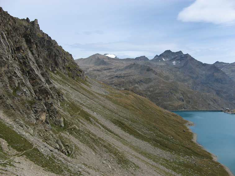 Visibile a mezza costa il sentiero percorso sinora