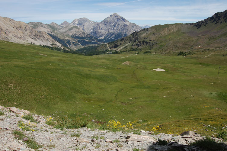 Il campo di tiro dell'arma del Blocco2.Visibile sullo sfondo il Monte Chaberton(m.3130)
