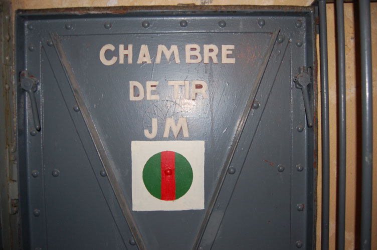 La porta blindata del locale della JM