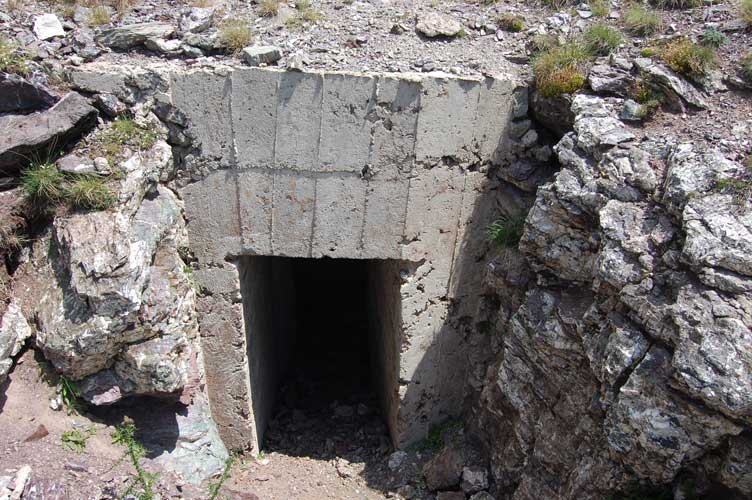 L'ingresso della postazione,notare lo spessore del cemento