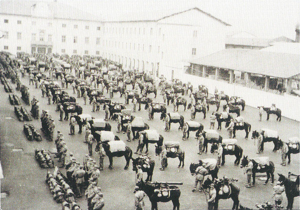 gr. a.mon. Conegliano alla partenza per le escursioni estive anno 1979