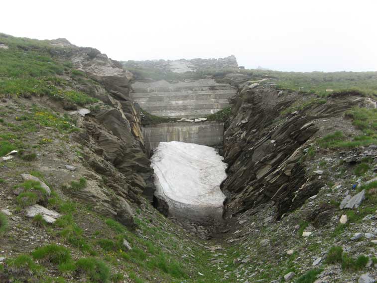 27 luglio 2008 la neve occlude ancora l'ingresso,torneremo il mese prossimo