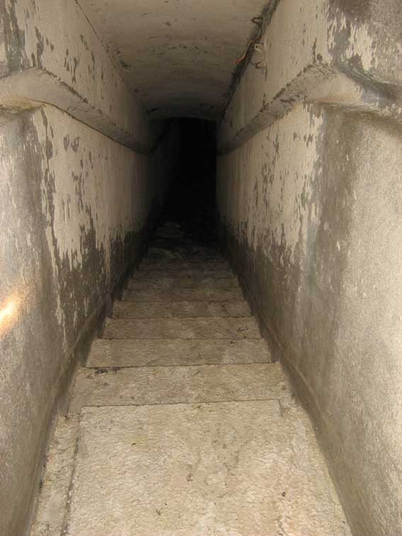 Abbiamo superato la diramazione a Y e scendiamo verso l'osservatorio