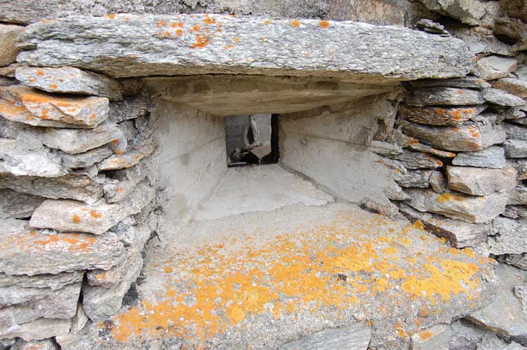 La feritoia dell'arma vista dall'esterno