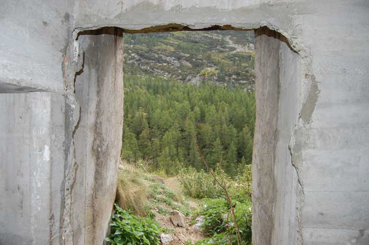 Possiamo uscire,l'ingresso visto dall'interno
