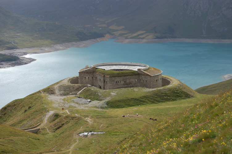 Il Forte Roncia e il Lago del Moncenisio