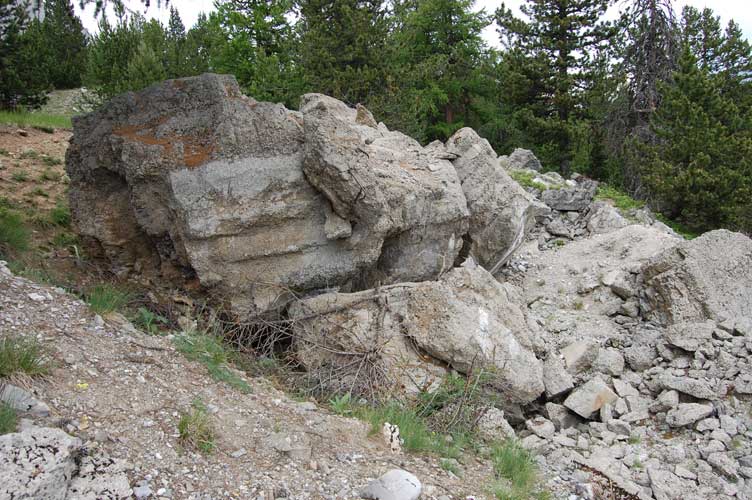 Le macerie del malloppo del Pezzo 3 viste dall'esterno
