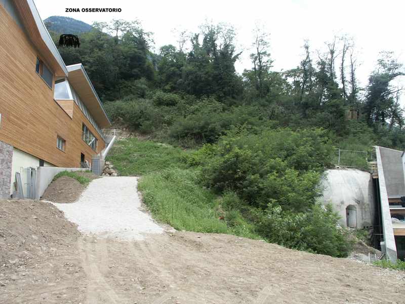 Altri fabbricati a ridosso della collina