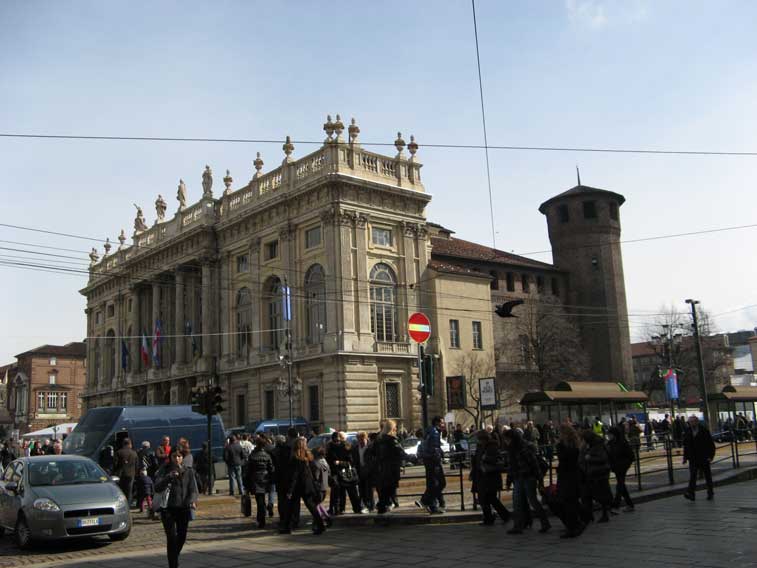 Piazza Castello con Palazzo Madama sede del senato Subalpino prima e di quello del Regno d'Italia successivamente al 17 Marzo