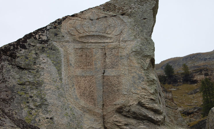 Lo Stemma Sabado inciso su un masso in alta Valle dell'Orco(TO)