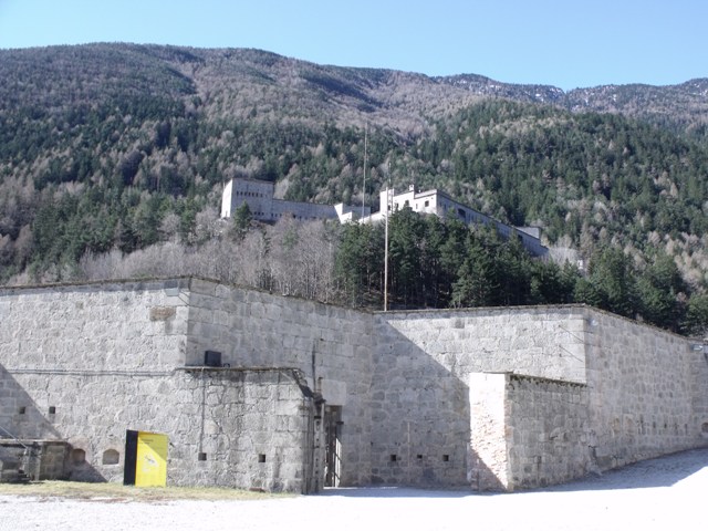 In piazza d'armi verso forte alto.