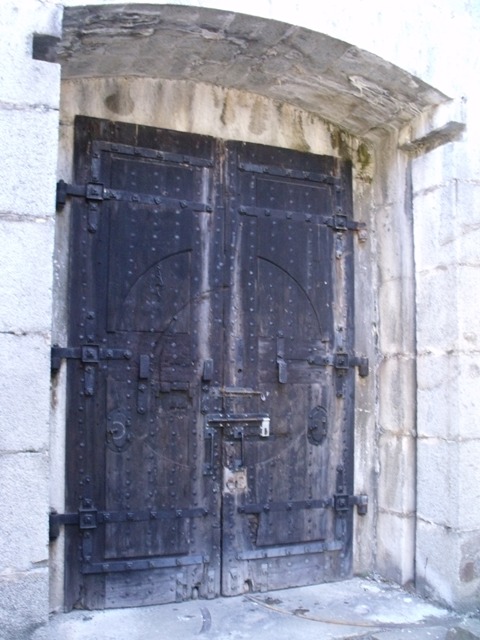 Portone a valle del forte alto.