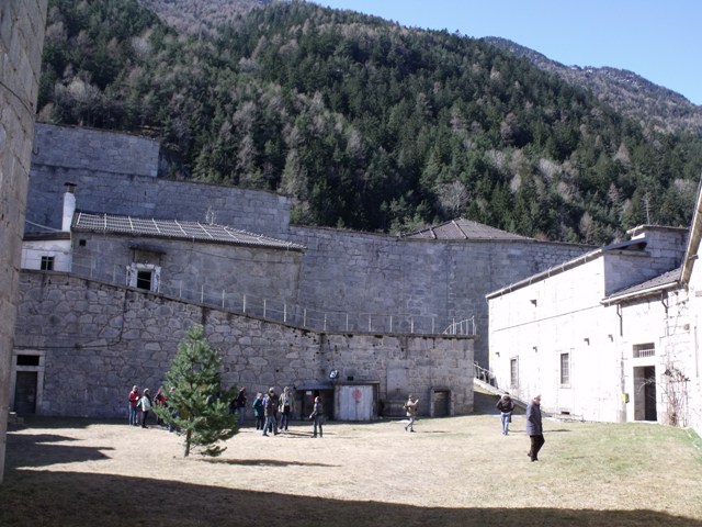 Cortile interno del forte alto.
