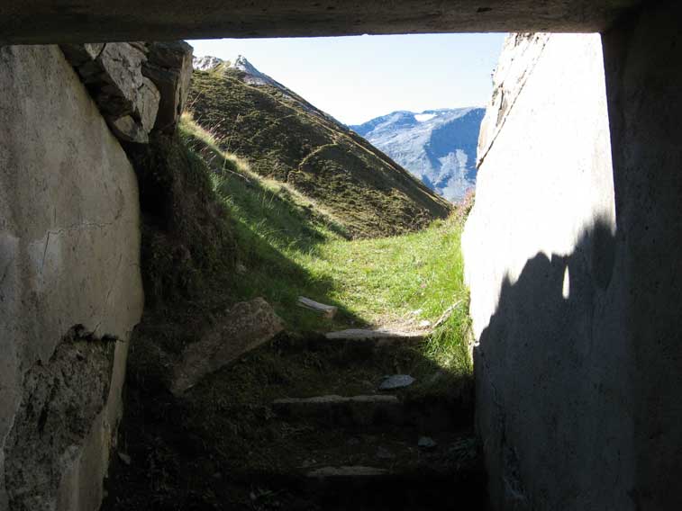 L'ingresso visto dall'interno