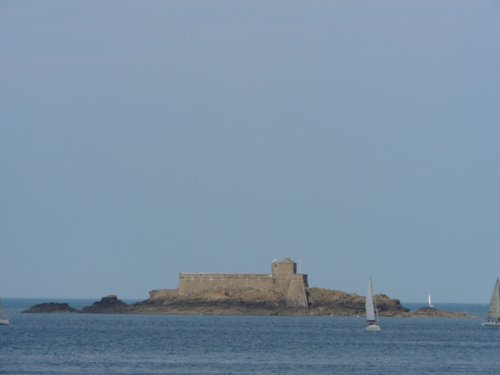 9 Altro forte di fronta a Dinard.JPG
