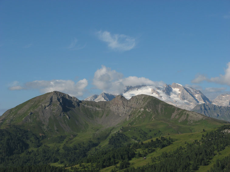 Il Col di Lana visto dal Passo Falzarego
