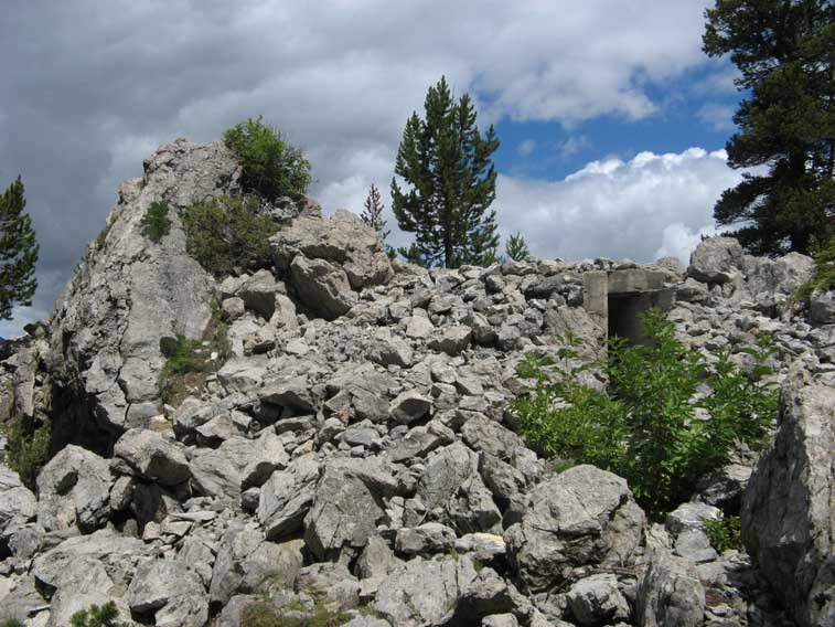 Appena visibile a dx l'ingresso dell'osservatorio